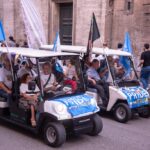 Golf car trasporta disabili al Disability Pride Italia